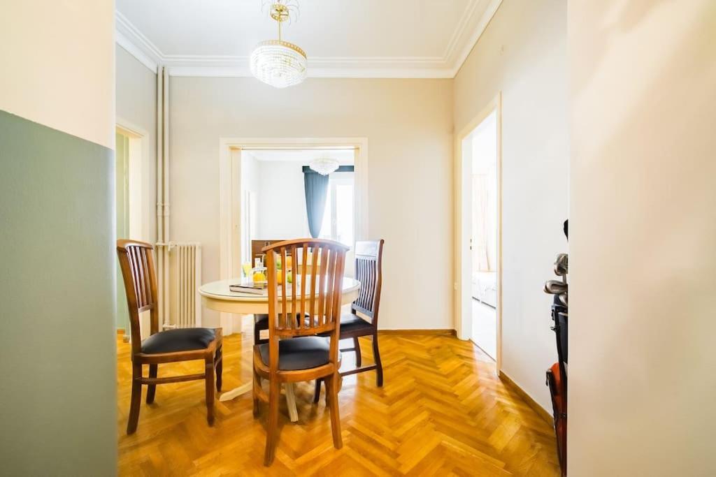 Emporikon Apartment Steps From Historic Center Aten Exteriör bild